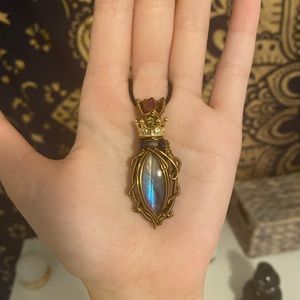 flashy labradorite pendant